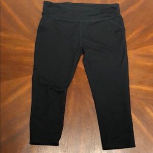 Fabletics mid rise Capri leggings